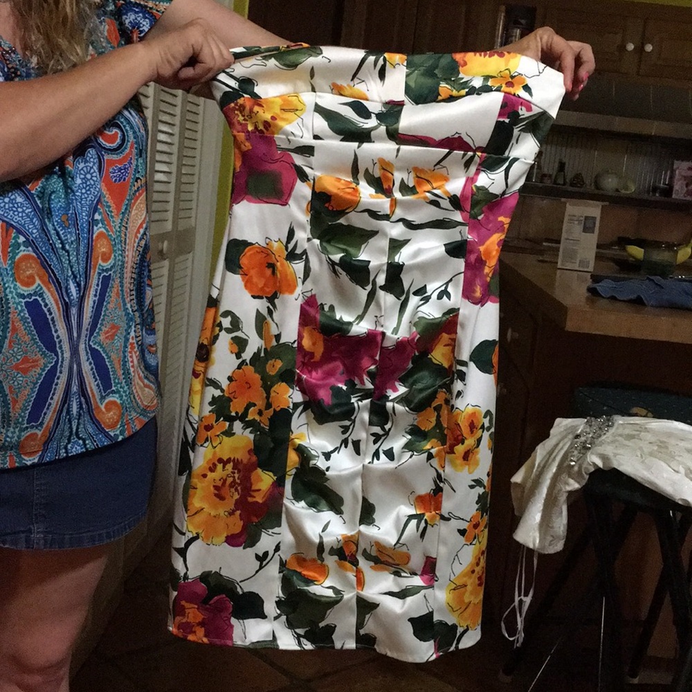 Floral strapless dress
